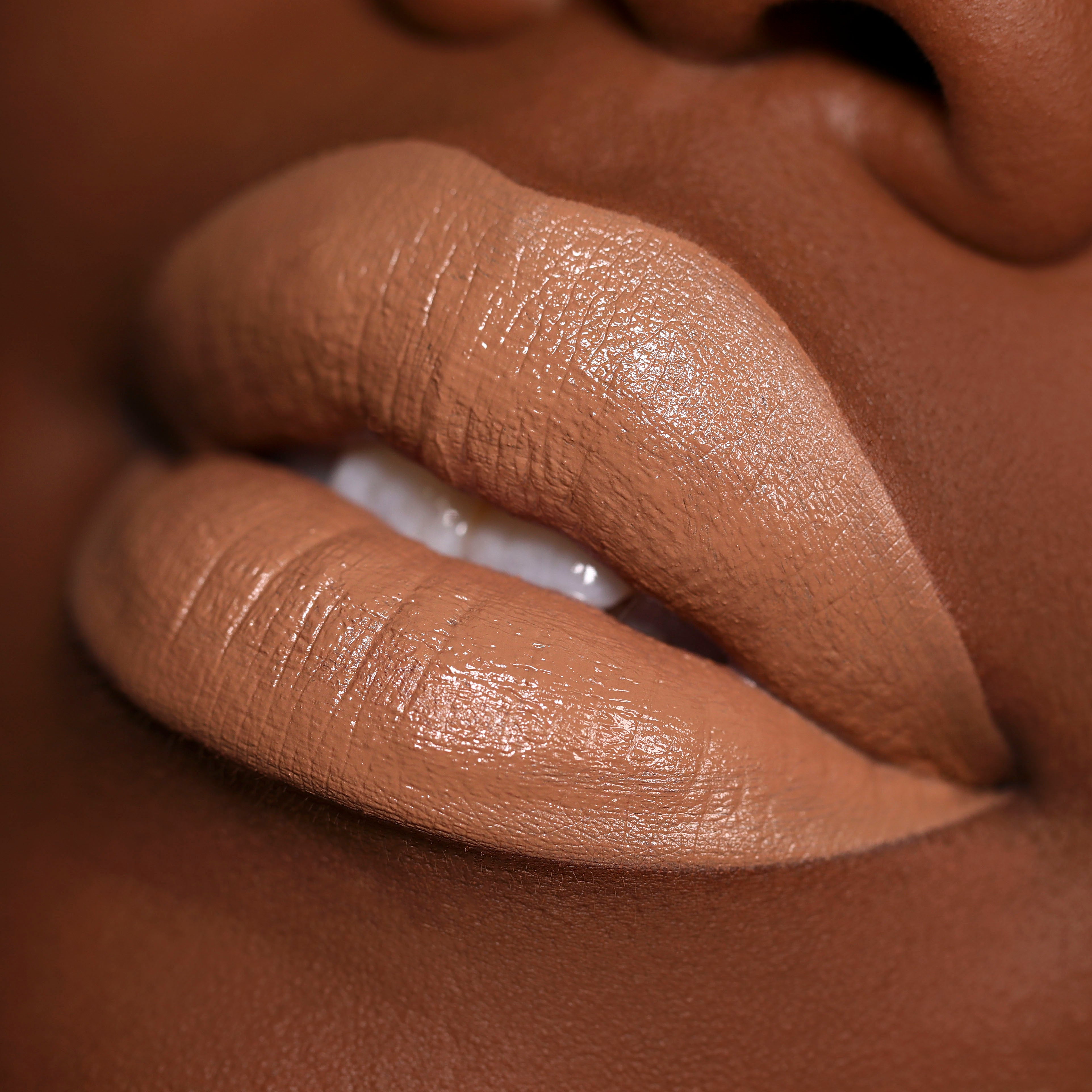 Eva Satin Sorcery™ Liquid Lipstick